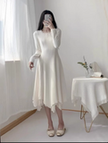 Ndyad Gardenia White Tea can be worn with a white long-sleeved knitted dress HZ1024