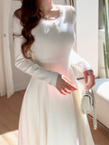 Ndyad Gardenia White Tea can be worn with a white long-sleeved knitted dress HZ1024