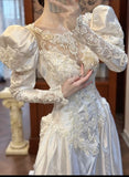 Ndyad White Scoop Neck Satin Long Sleeve Beaded Lace Applique Open Back Train Vintage Wedding Dress HZ1024