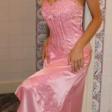 Ndyad Pink Strapless Sheath Satin Lace Applique Prom Dresses Fashion Bridesmaid Dresses HZ1024