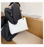 Ndyad chain large capacity commuter shoulder bag HZ1024